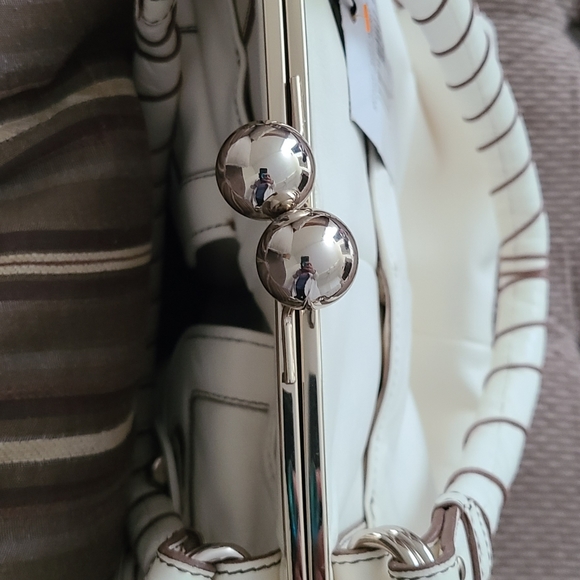 Cynthia Rawley Cream Leather Purse - Picture 4 of 8